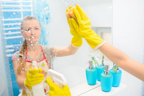 Cleaner preparing a flat for house cleaning in SE4